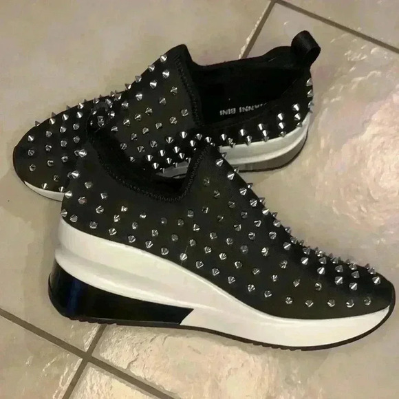 Gianni Bini studded slip on sneakers size 9 new without box - Picture 5 of 6